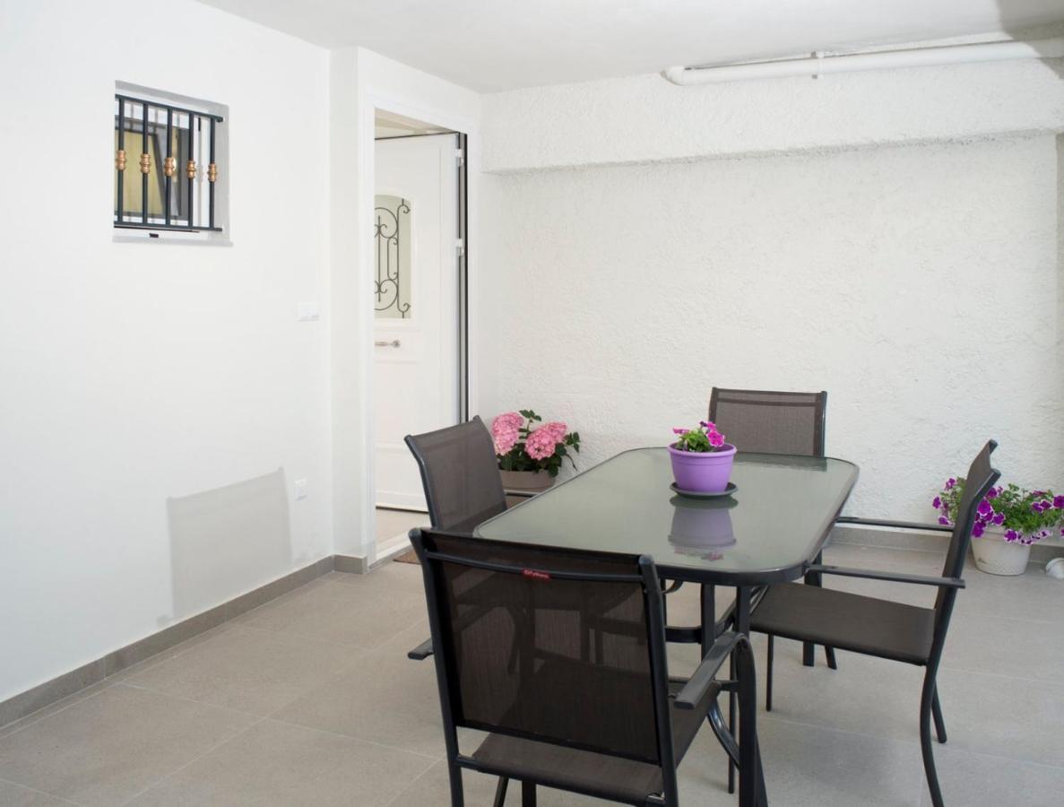 G&K House Garden Apartment Messíni Exterior foto